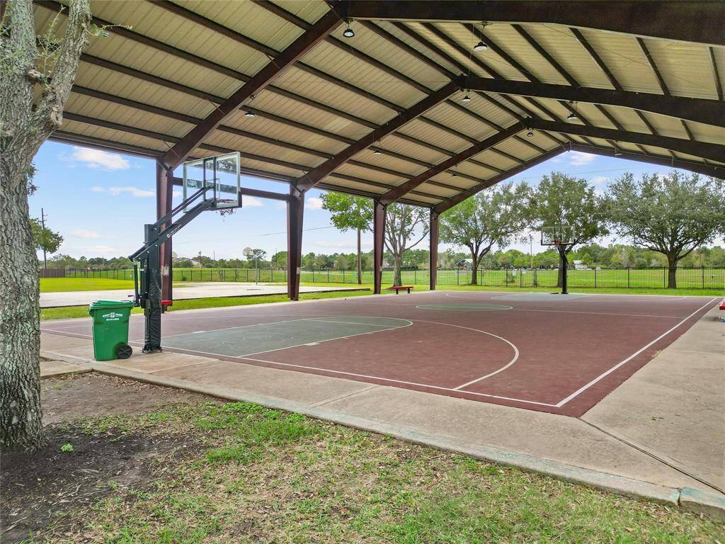 This community boasts a fantastic outdoor recreational amenity center: a covered basketball court, perfect for residents who enjoy an active lifestyle!