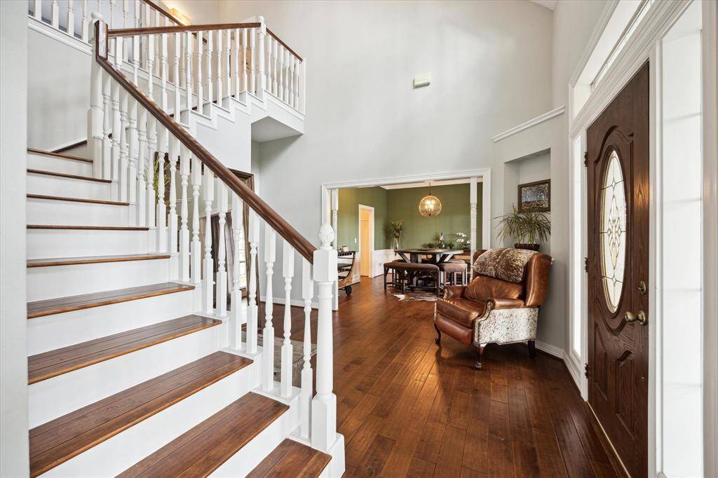 A striking staircase with wooden steps and elegant railings adds a touch of charm
