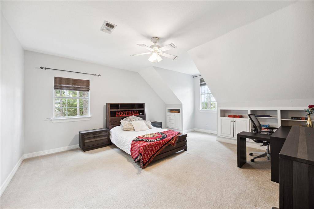 Secondary bedroom upstairs with ample space and lighting, high ceilings make this room feel even larger