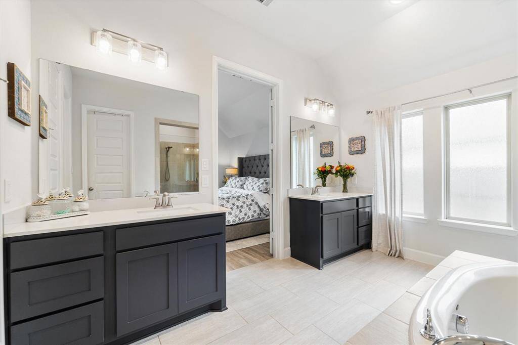 One of two secondary bedrooms. Spacious, cozy and clearly well maintained!
