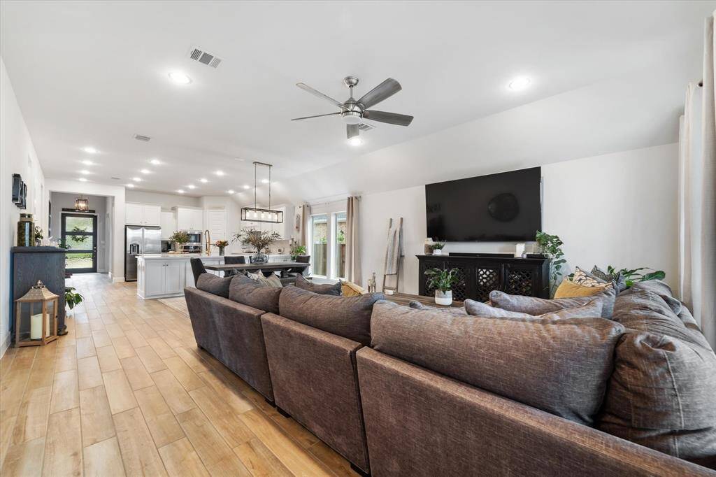 Your primary bedroom! Large windows, a ceiling fan and enough room for king-sized furniture.