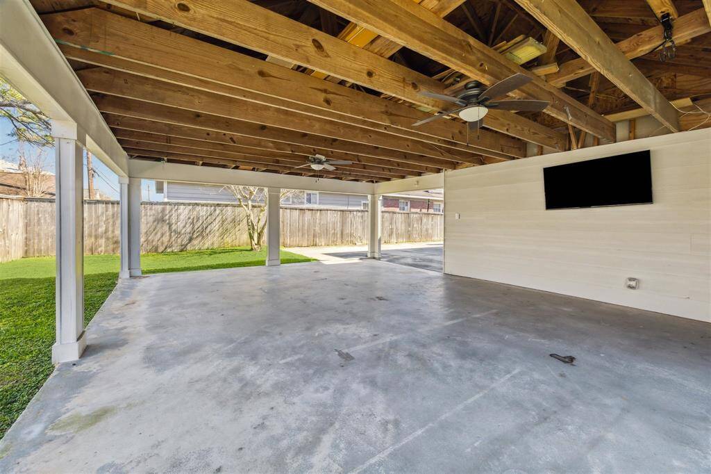 Spacious covered patio