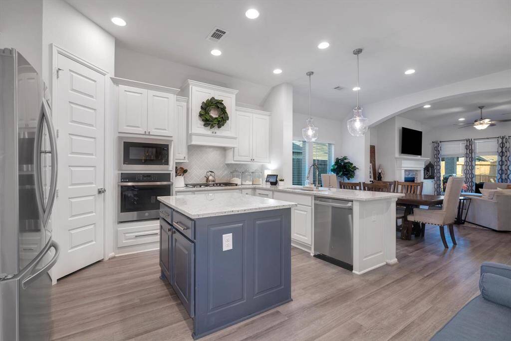 French Door Fridge Stays w/ Home