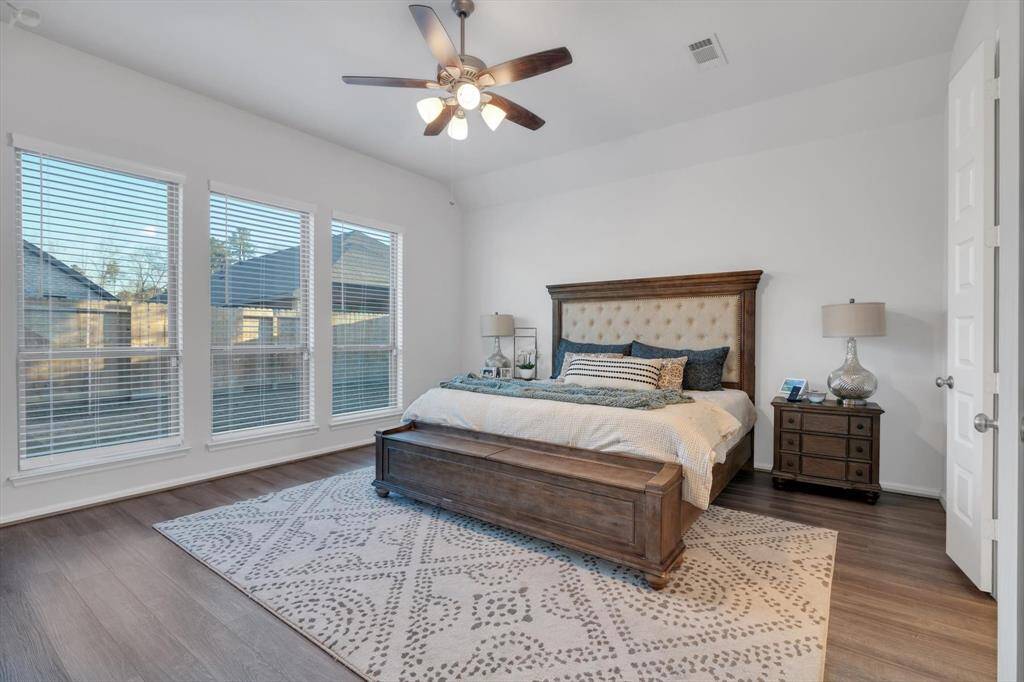 Airy, light-filled ambiance in Primary Room