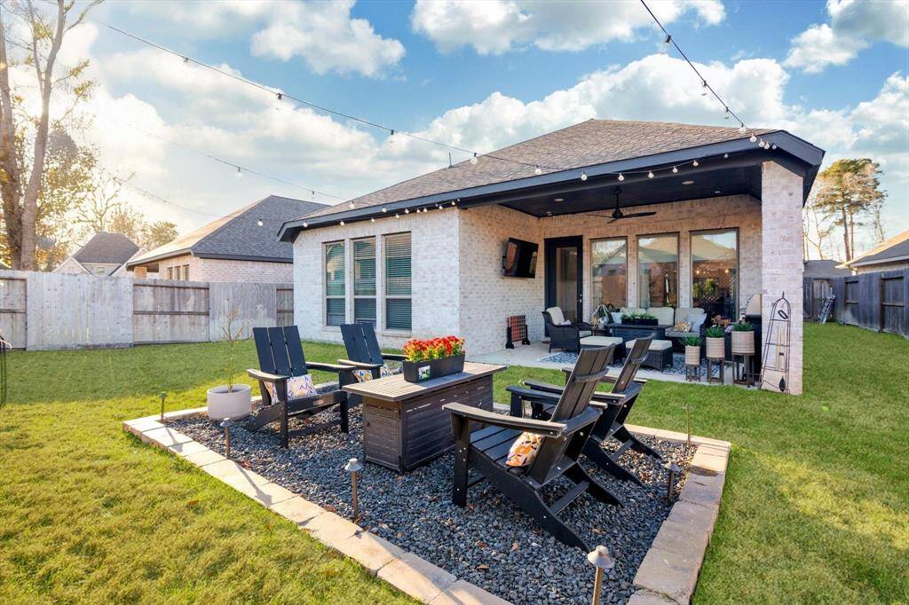 Firepit & Adirodack chairs