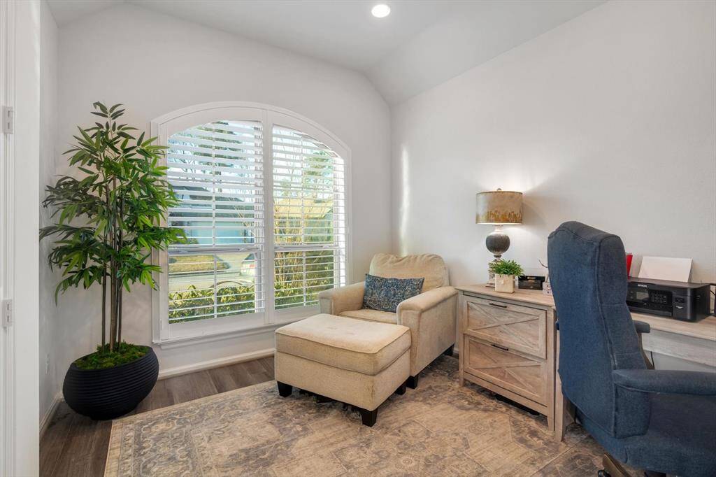 Dedicated office space w/ Shutters