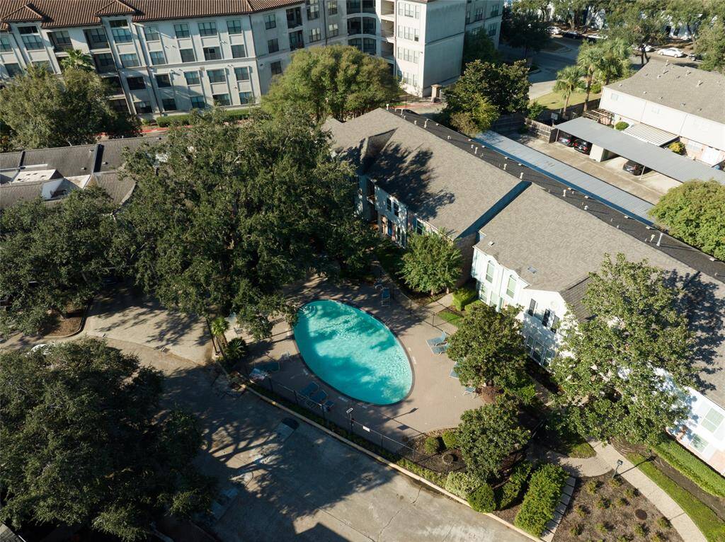 Community pool, 30 ft away from house