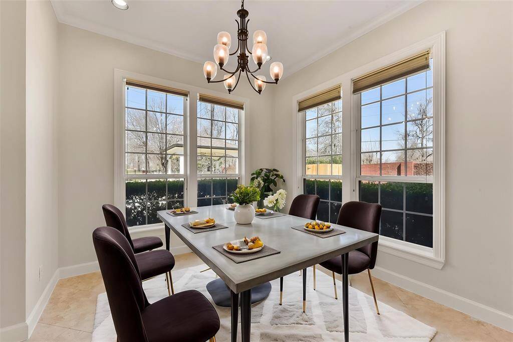 BRIGHT BREAKFAST ROOM WITH LARGE WINDOWS OFFERING A BEAUTIFUL VIEW OF THE OUTDOORS, AND PLENTY OF NATURAL LIGHT. **This room has been virtually staged.
