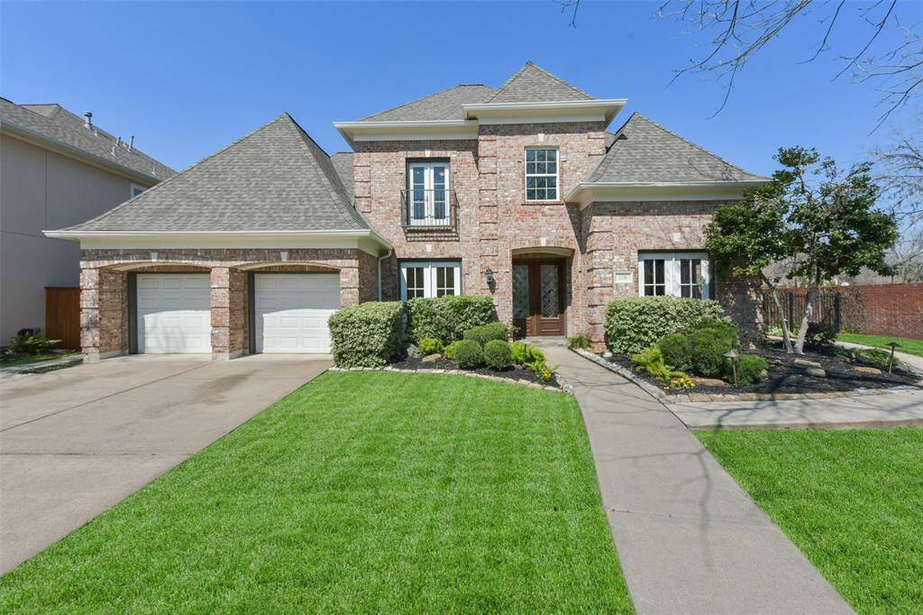 TIMELESS BRICK ELEVATION WITH CLASSIC DETAILS OFFER LASTING CURB APPEAL.