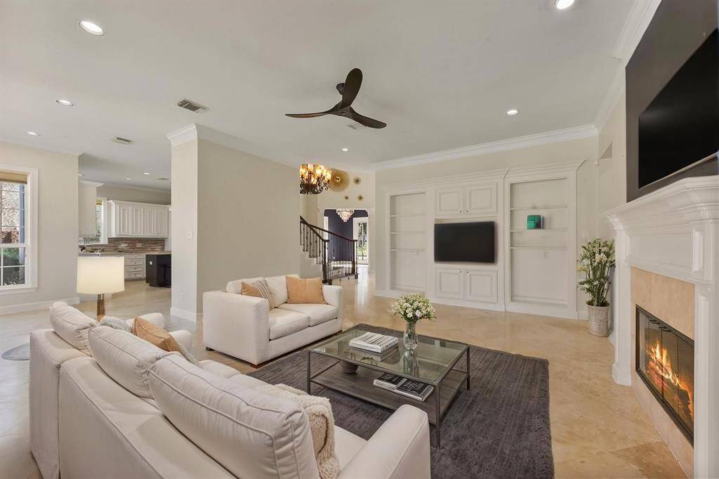 ANOTHER ANGLE OF THE FAMILY ROOM SHOWCASING ITS OPEN FLOOR PLAN. **This room has been virtually staged.