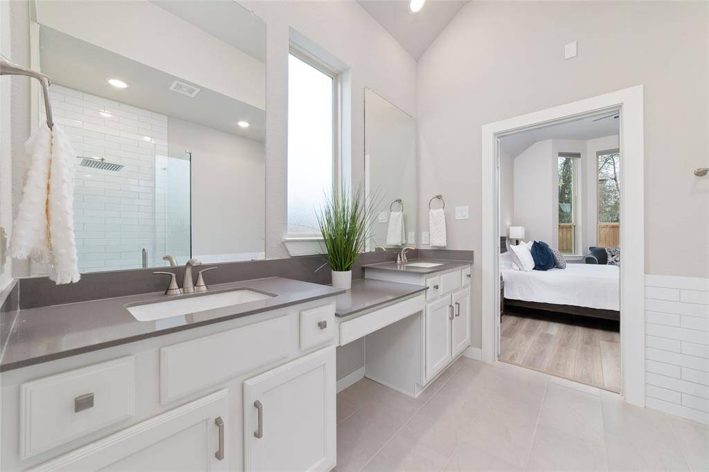 The primary en suite is huge offering two sinks and a vanity area, plenty of space to get ready.