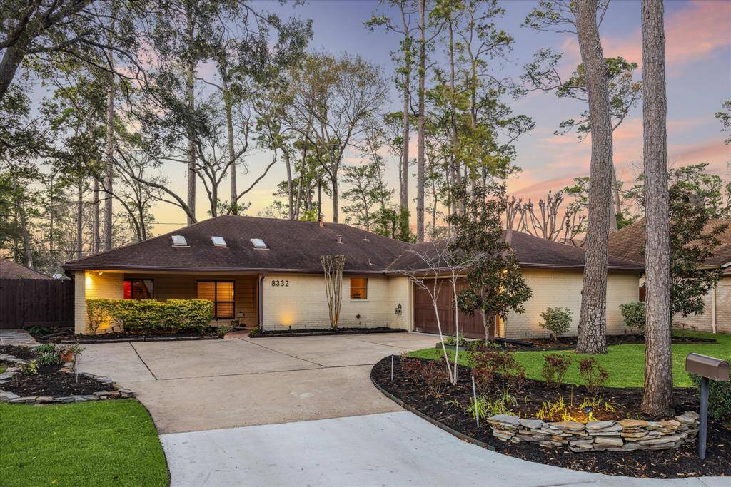 Welcome to 8332 Cedarspur! Located at the end of a cul de sac in Brighton Place, inside Spring Valley Village.