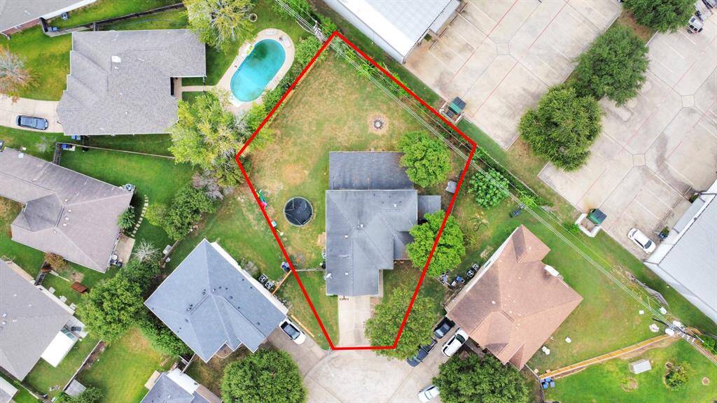 Large cul-de-sac lot