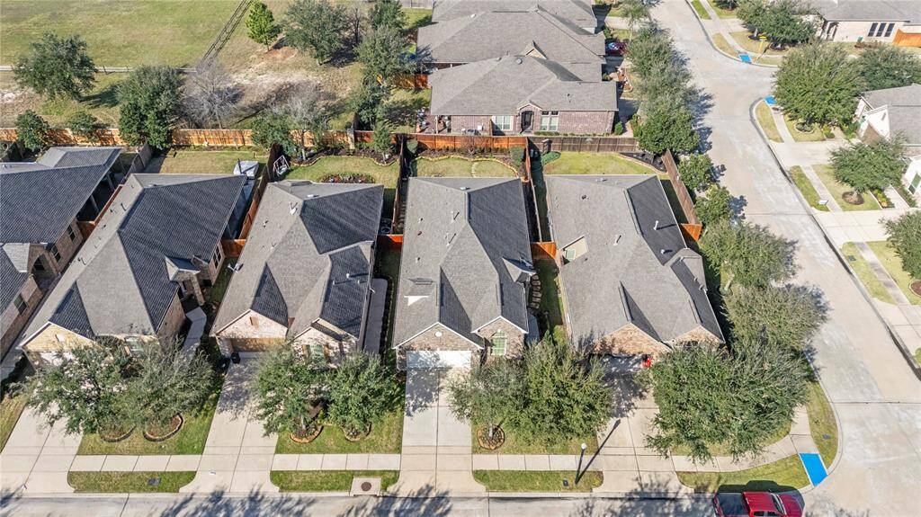 This home is just as lovely from above. Located on a quiet cul-de-sac street, approximately one mile from The Boardwalk and less than a half a mile to the Heritage's exclusive clubhouse, The Lodge.
