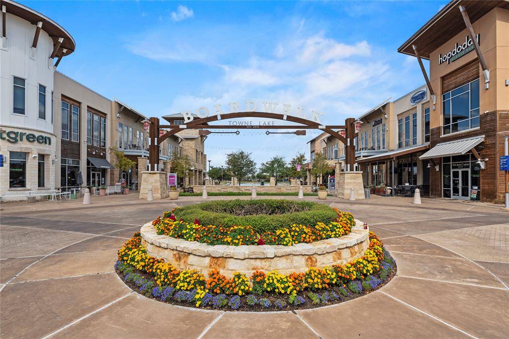 The Boardwalk at Towne Lake offers a vibrant mix of waterfront dining, boutique shopping, and wellness experiences, all set against a stunning lakeside backdrop. Boat to dinner, browse unique shops, or enjoy live music by the water, creating a one-of-a-kind lifestyle centered around convenience and leisure.