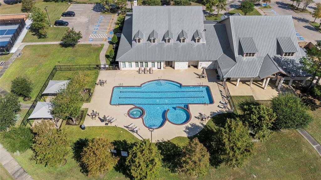 Stay active, soak up the sun, and enjoy the fresh air in this beautifully designed pool. Whether you're swimming laps, unwinding in the spa, or simply relaxing poolside, you'll love the endless opportunities for wellness and recreation that you can enjoy every day.