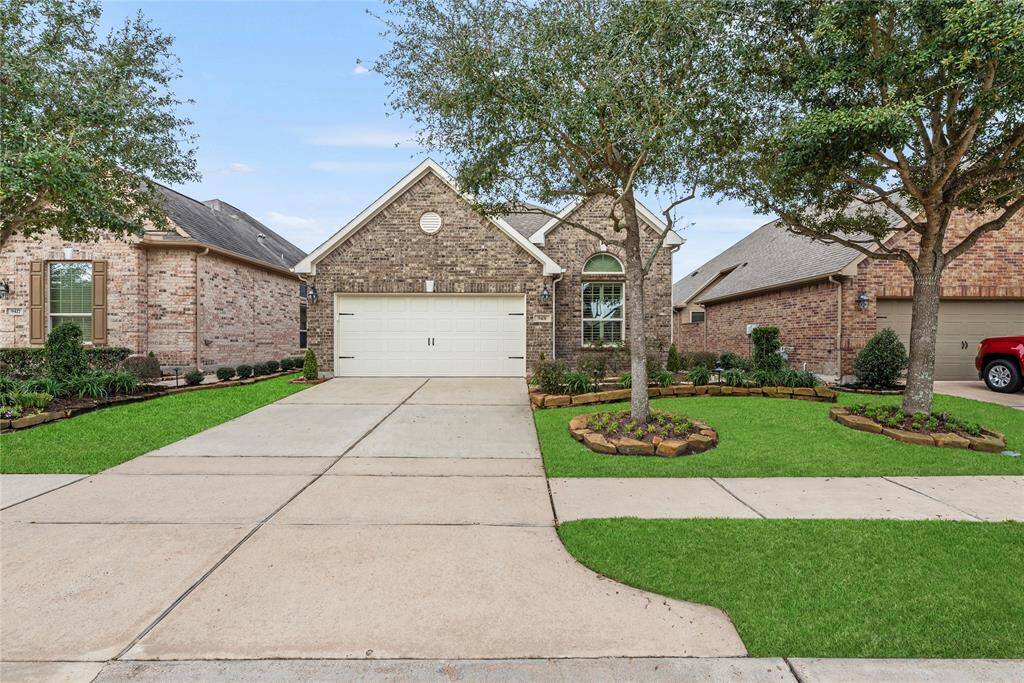 You are invited to explore this stunning home in the beautiful 55+ community of Heritage at Towne Lake. Designed for comfortable and elegant living, this home offers designer features and ample space to enjoy every moment. Don't miss this incredible opportunity to experience resort-style living at its finest!
