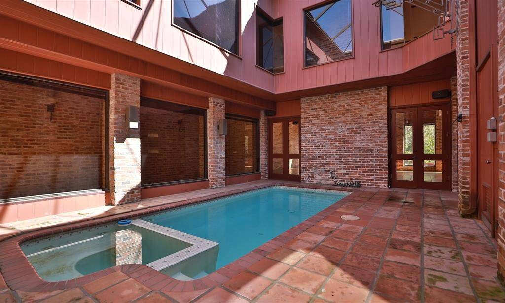 magnificent screened in interior pool