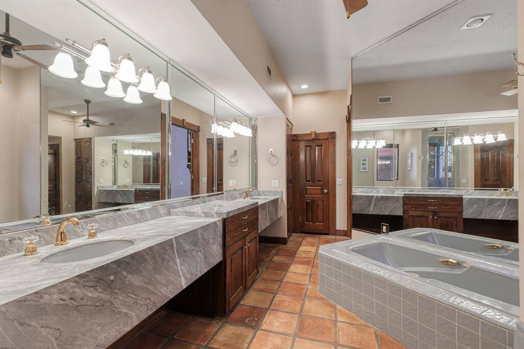 a master bath like no other luxury to its altimate