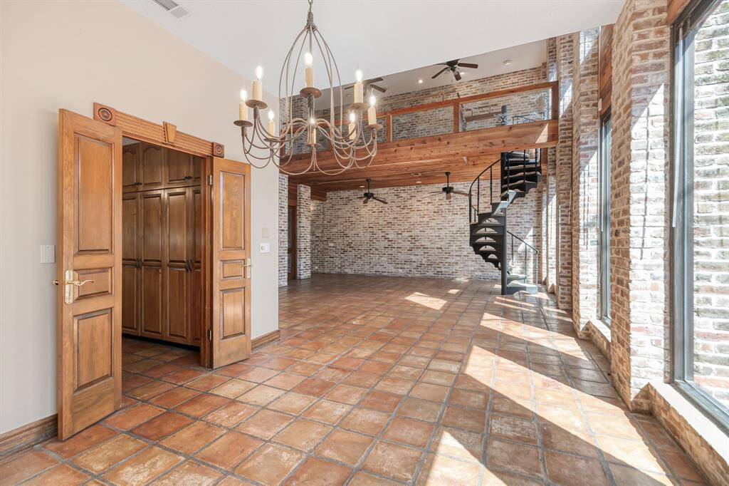leading into a magnificent living room