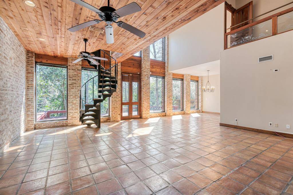 2 story living room also overlooking deck