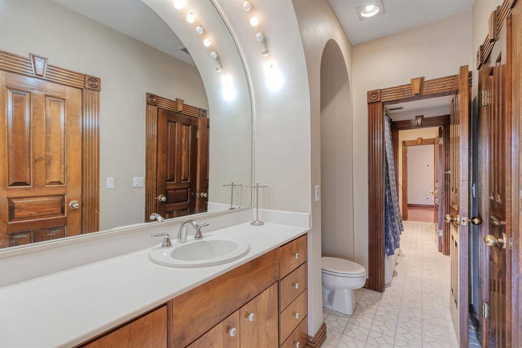 with a jack and jill bathroom between the 2 rooms
