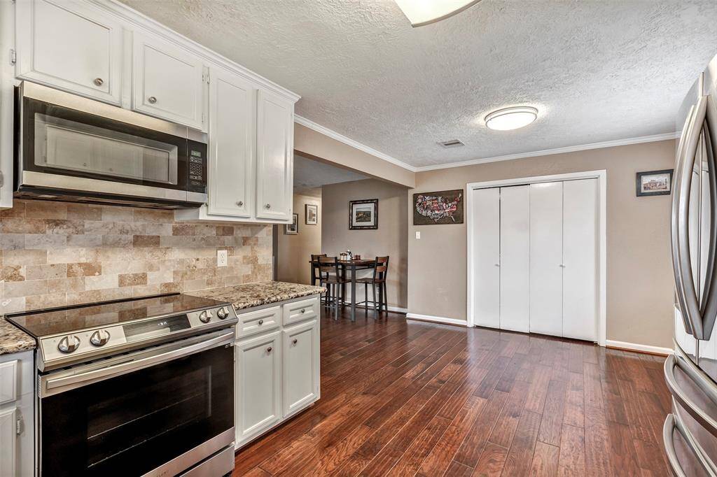 An updated and modern kitchen.