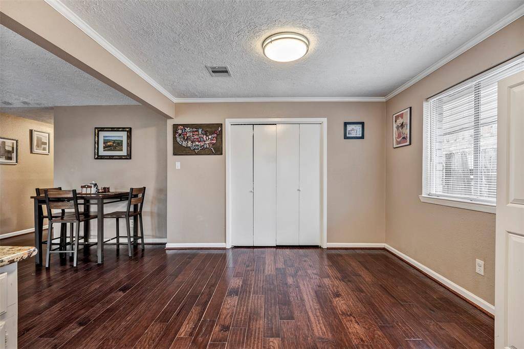 Plenty of room to host a dinner party!