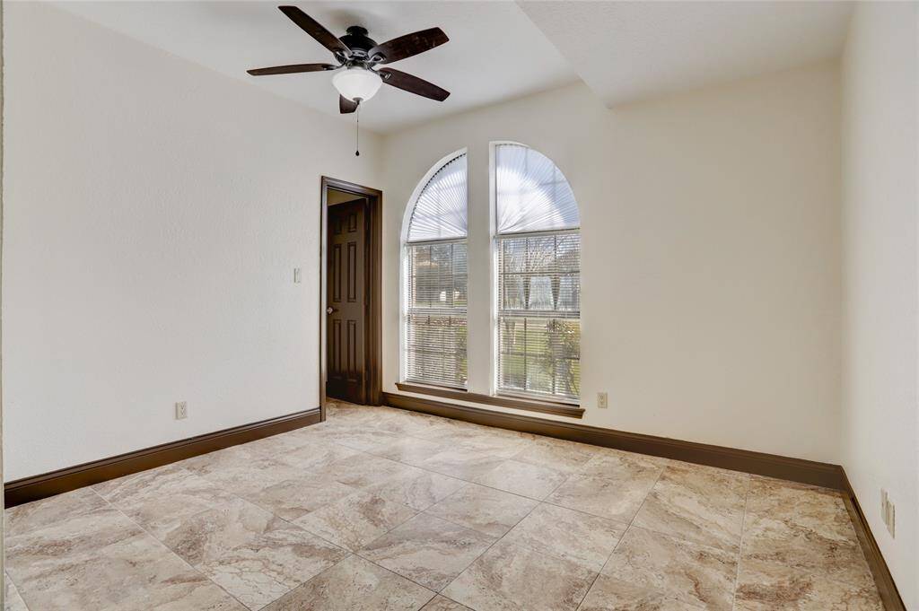 One of 3 guest bedrooms.