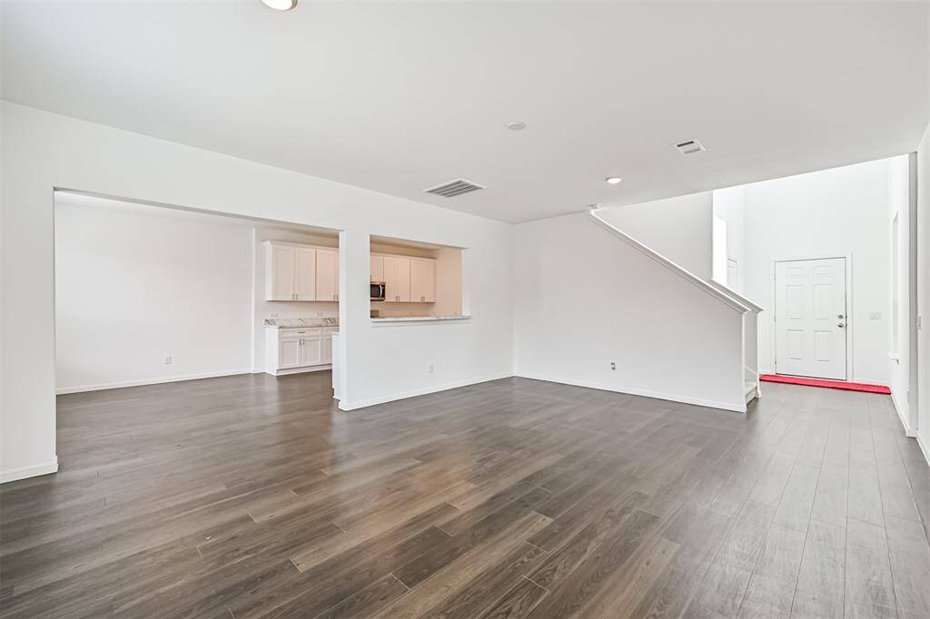 Open floor plan for easy enetertaining.