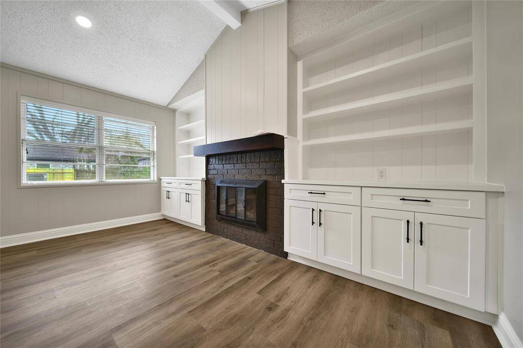 Fireplace and built in bookshelves!