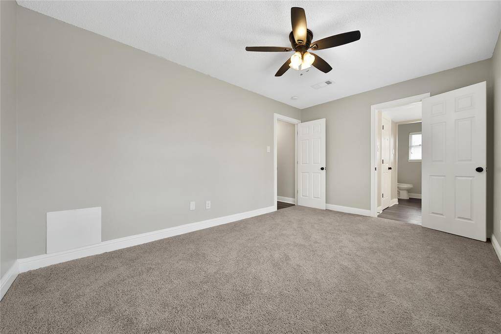 Master ensuite.