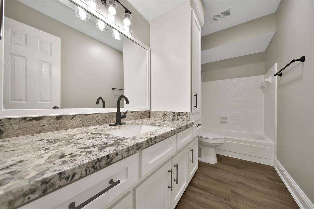 Guest/hallway bathroom.