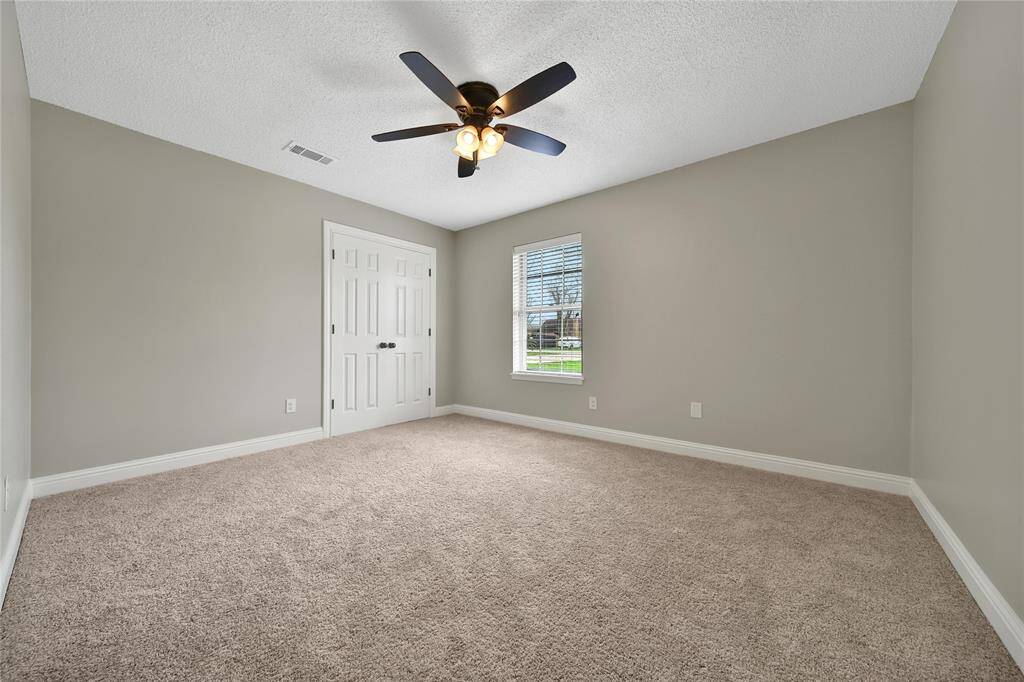 Guest bedroom 1.