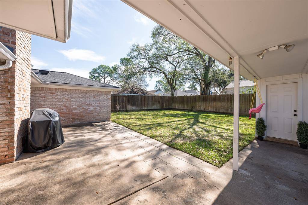 Great sized patio and paver space. Plenty of room for grilling and entertaining family and friends.
