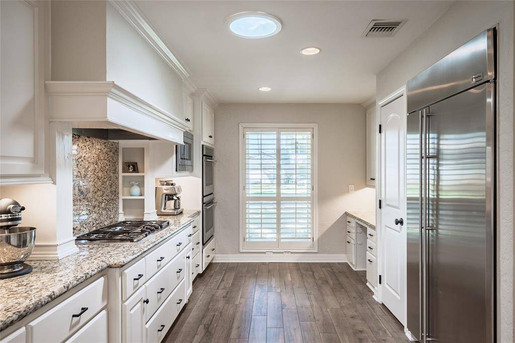 The pantry features pull out drawers to easily access your ingredients and snacks. Built in planning desk is perfect for meal prep, organizing recipes, or a work-from-home space.