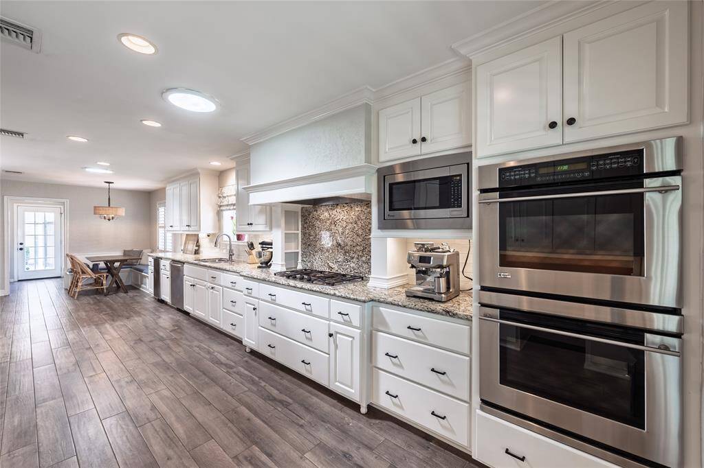 Double convection ovens and built-in microwave add to the functionality of this amazing kitchen.
