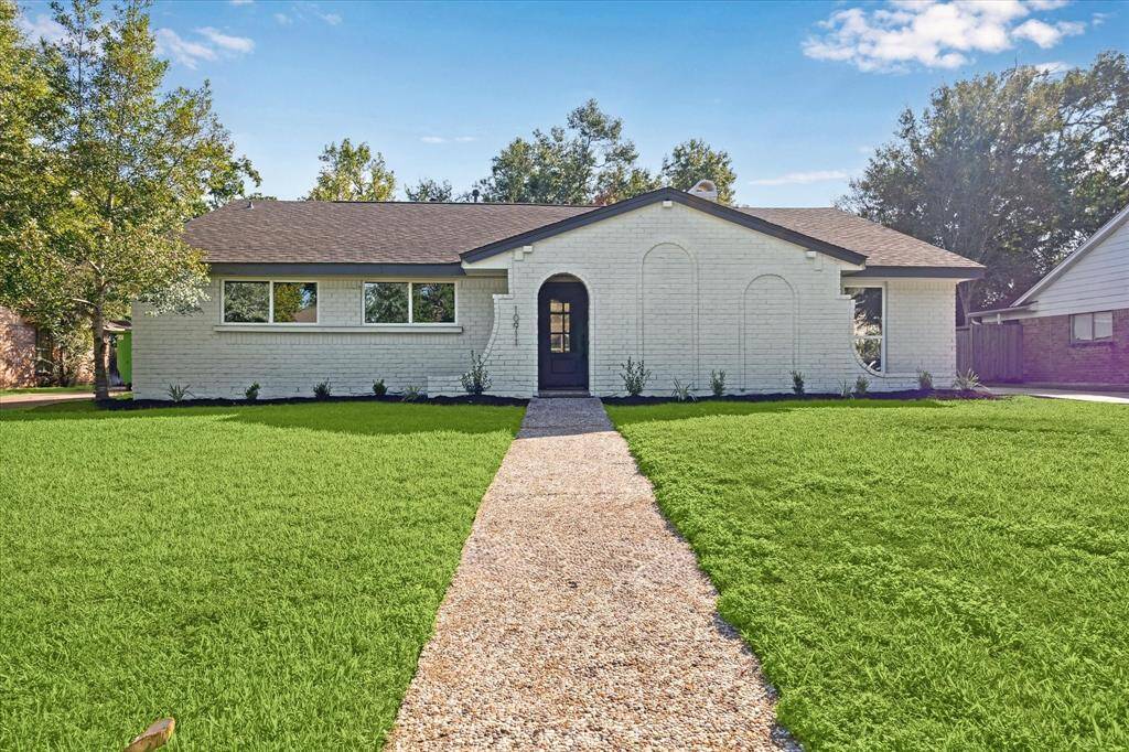 THE HOME HAS BEEN REIMAGINED BY THE RENOWNED CUSTOM HOME DISIGNER "MAVERICK" AND IS NESTLED IN THE HEART OF LAKESIDE ESTATES.
