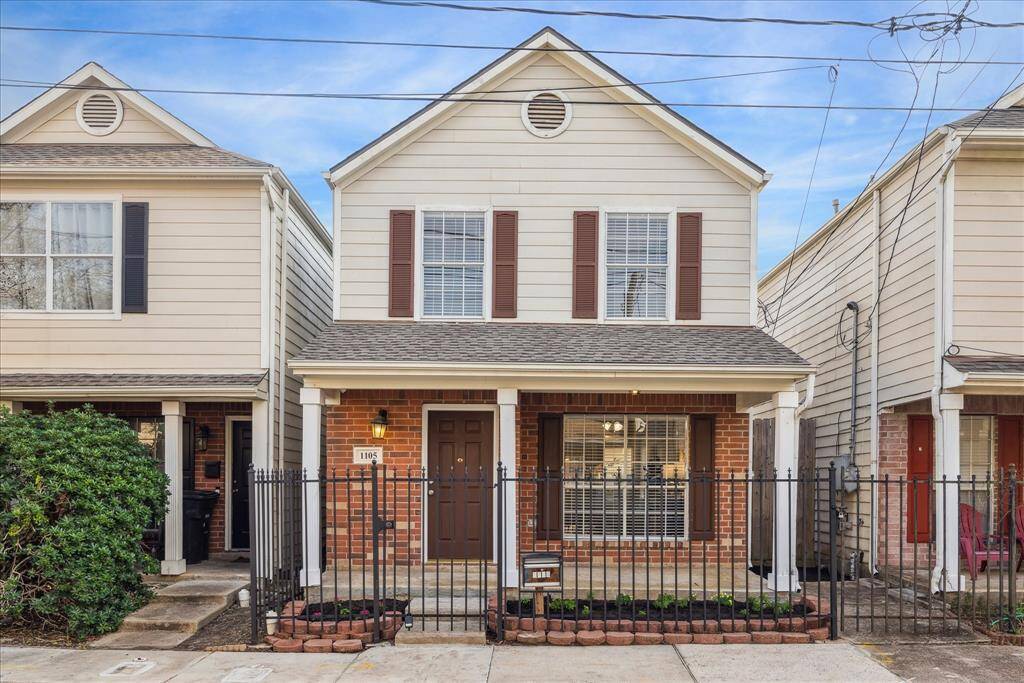 This extremely cute 3 bed, 2 1/2 bath home is located in the western shadow of downtown on quiet Robin St. Make your appointment today.