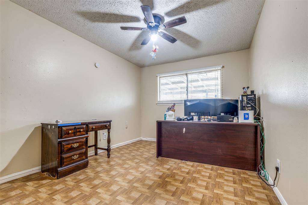 BEDROOM/OFFICE