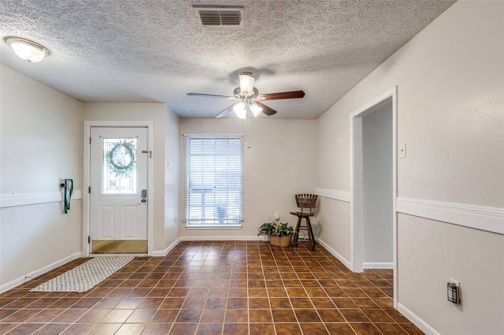 ENTRY/ FORMAL DINING