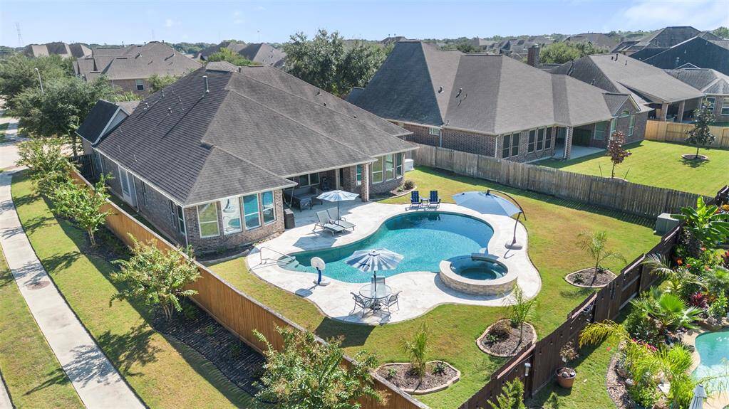 Step into the backyard oasis, with alarge covered patio, relaxing saltwater pool, and spa, creating aninviting outdoor retreat.
