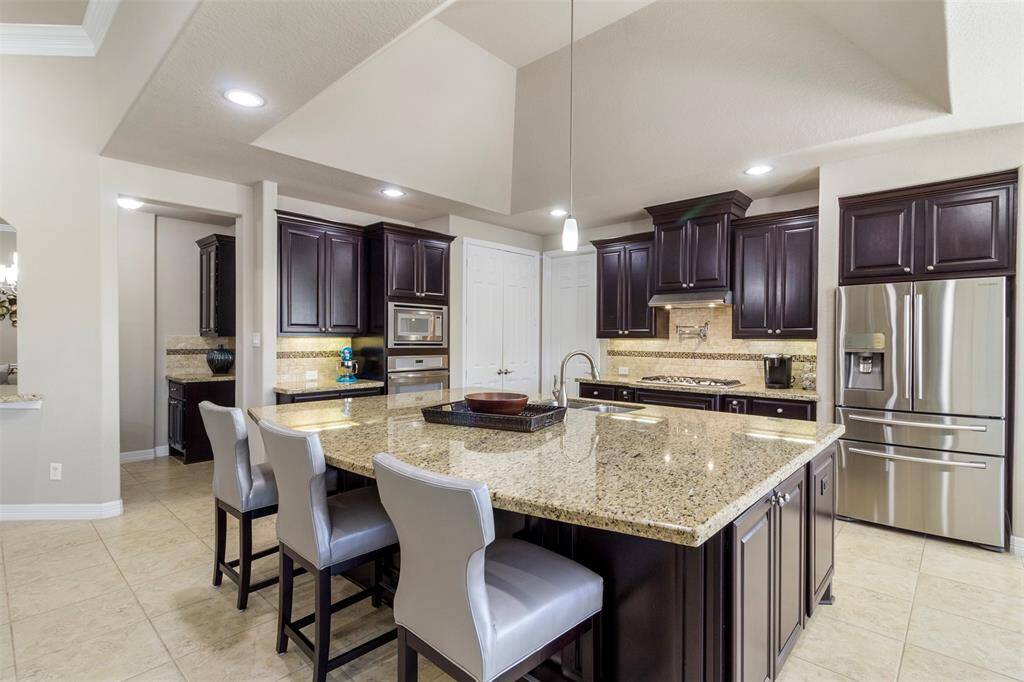 Step into this modern kitchen, wherefunctionality meets sophistication.