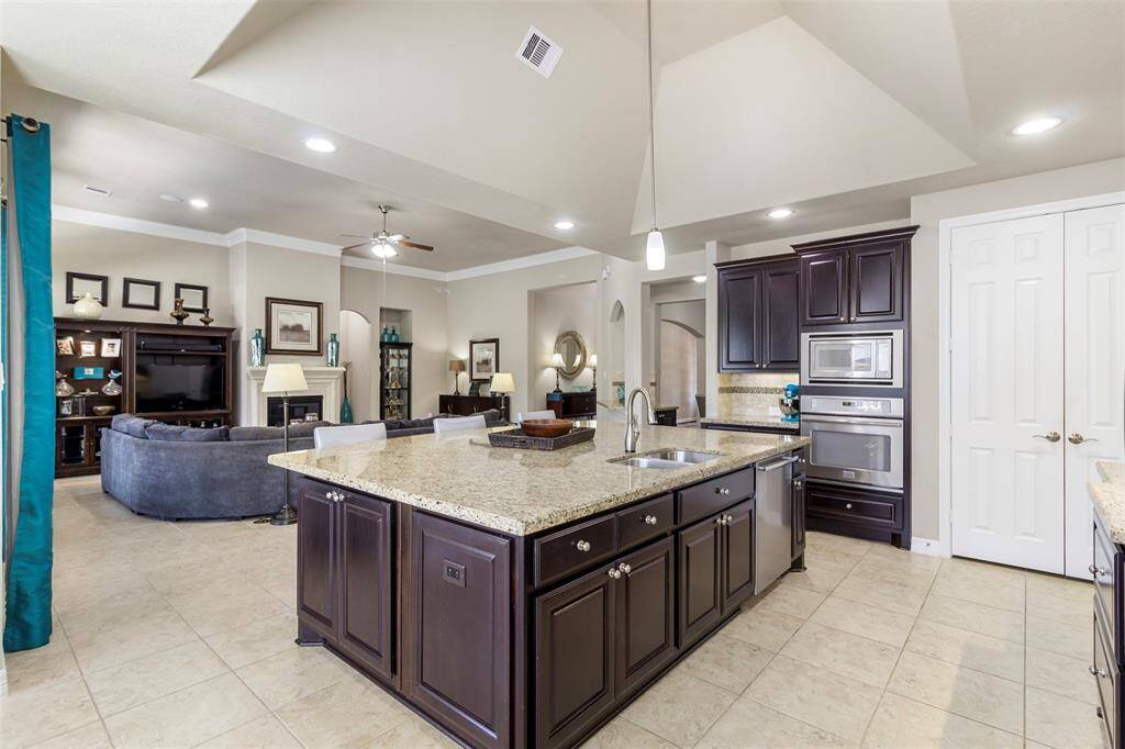 The kitchen, an integral part of thishome's open-concept design,seamlessly flows off the living room,creating a harmonious andconnected living space.