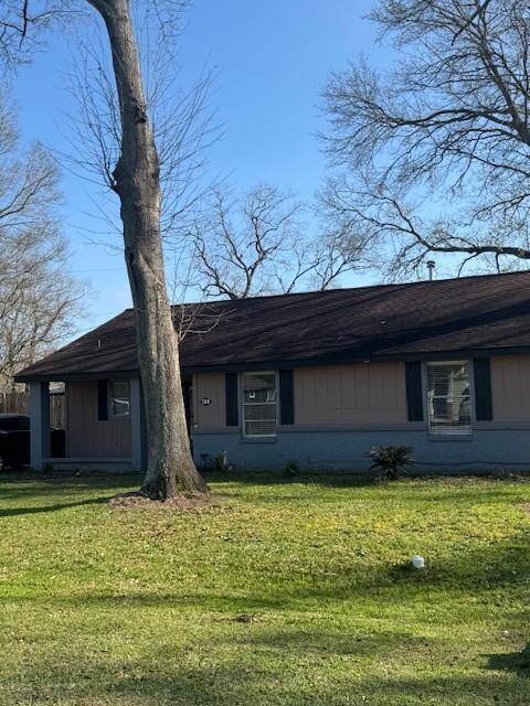 Welcome to your new home, 3 bedroom 1 1/2 bath nice size front yard with fully fenced back yard.