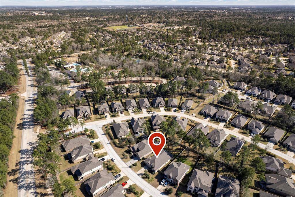 Notice how close it is to the award winning recreation area.  There are a total of 20 neighborhood parks and playgrounds including a dog park.
