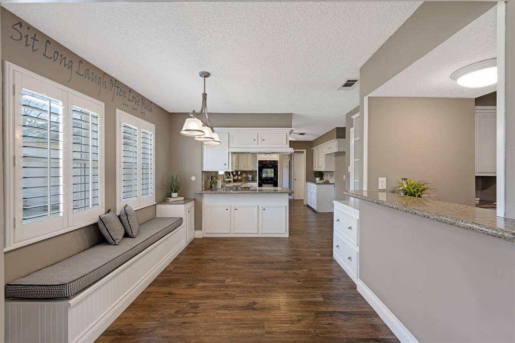 The cozy breakfast nook is a perfect spot for casual dining, featuring a built-in bench with added storage underneath for extra convenience. It’s a charming and practical space that blends comfort with functionality, ideal for enjoying meals or relaxing with a book.
