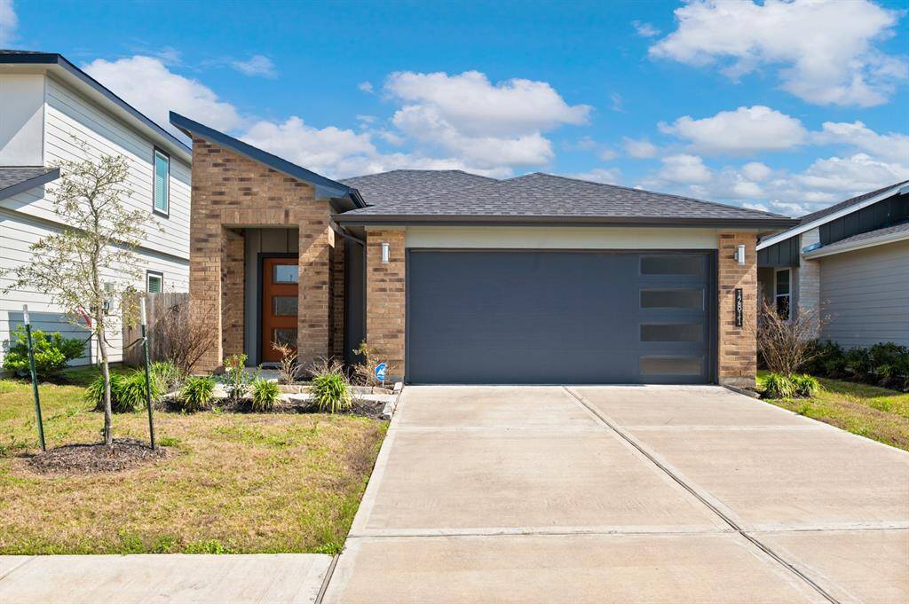 Welcome home to this lovely 3 bedroom 2 bathroom home located in the gated City Gate Community.