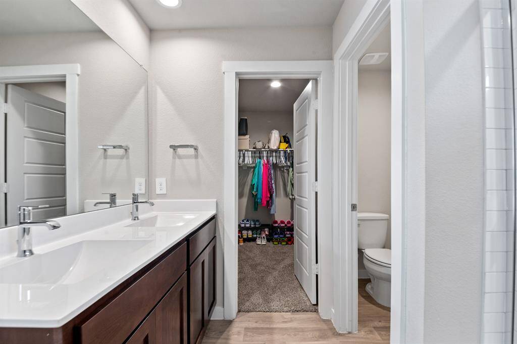 Ample storage in this large walk-in closet in with access through the primary bathroom.