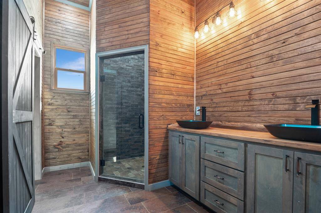 Upstairs Bathroom 2